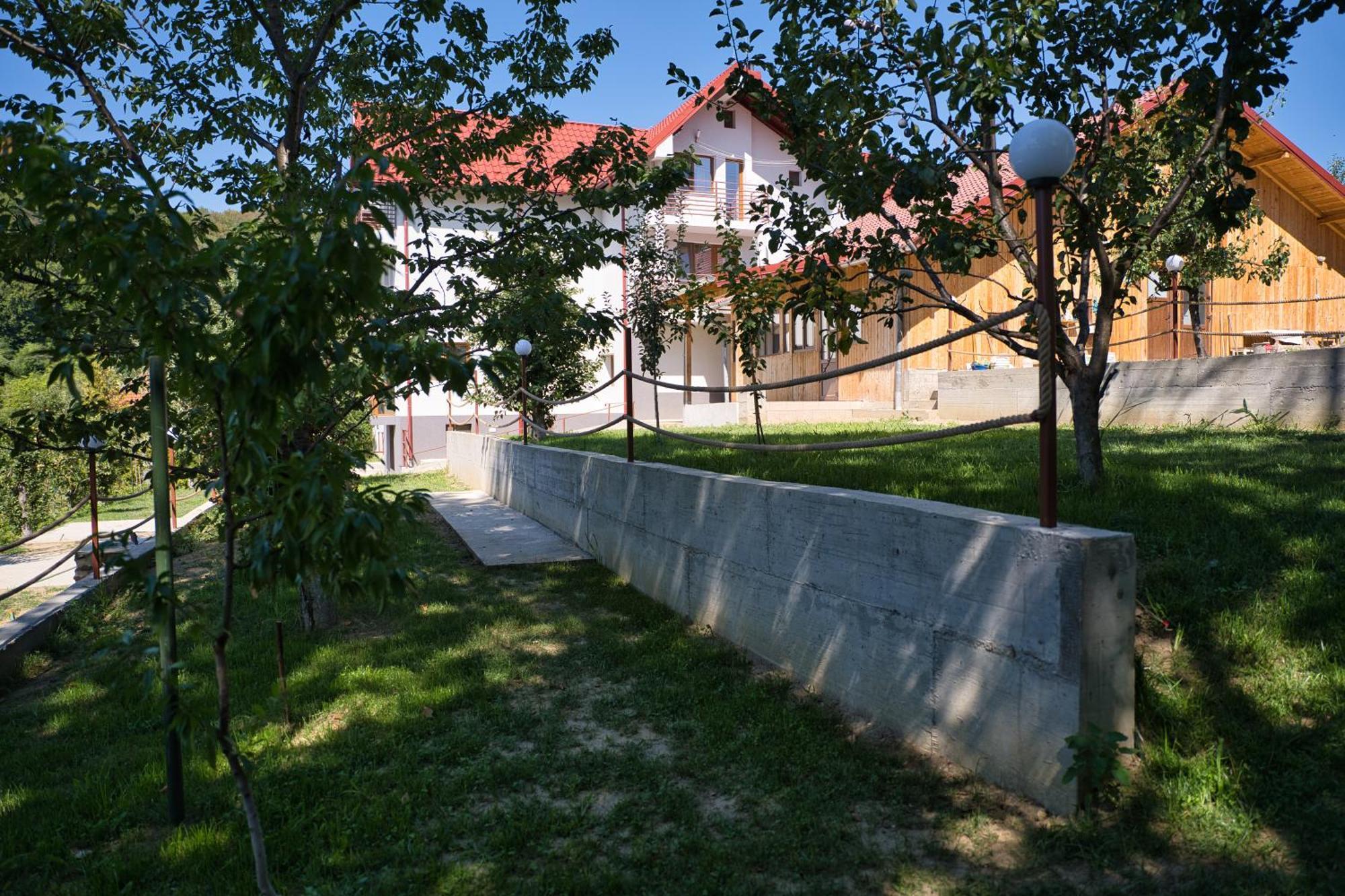 Perla Argesului, Ciubar, Piscina, Lift, Gratar, Cabana, Pensiuni, Hotel Cazare Transfagarasan Curtea De Arges Albestii de Arges ภายนอก รูปภาพ
