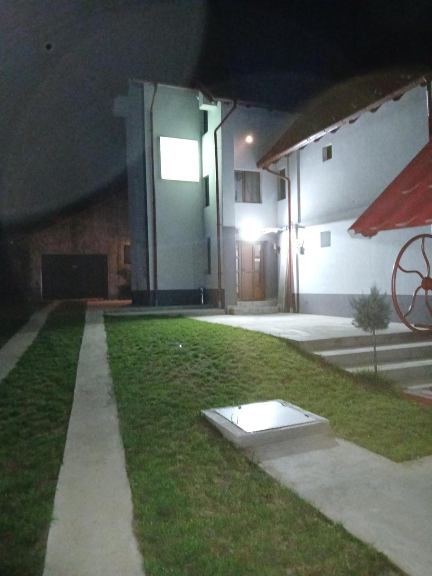 Perla Argesului, Ciubar, Piscina, Lift, Gratar, Cabana, Pensiuni, Hotel Cazare Transfagarasan Curtea De Arges Albestii de Arges ภายนอก รูปภาพ
