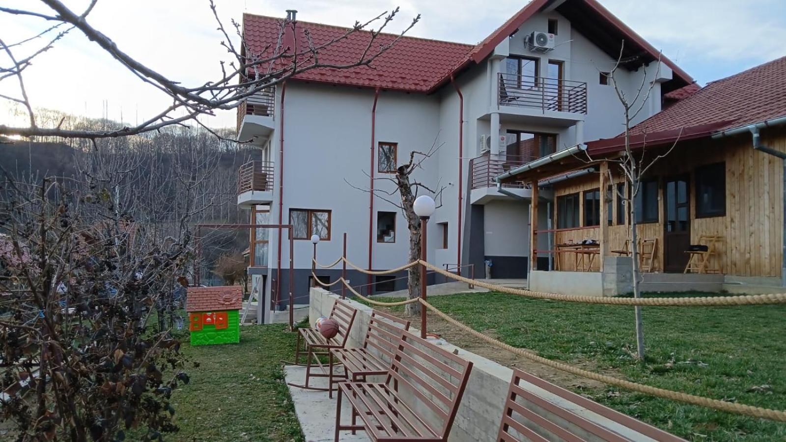 Perla Argesului, Ciubar, Piscina, Lift, Gratar, Cabana, Pensiuni, Hotel Cazare Transfagarasan Curtea De Arges Albestii de Arges ภายนอก รูปภาพ